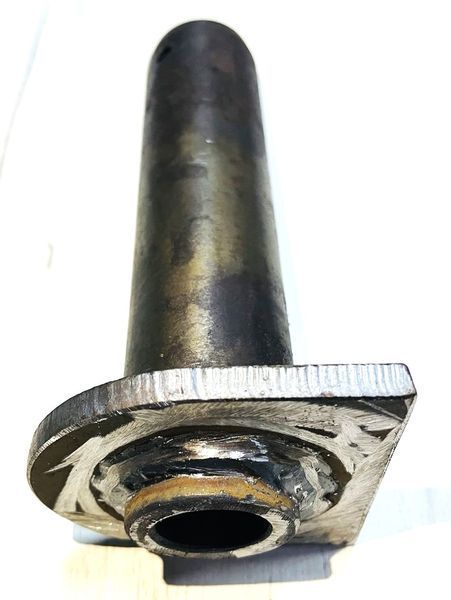 Палець (стріли навантажувача D 40 мм L 146 мм) MED005808 фото